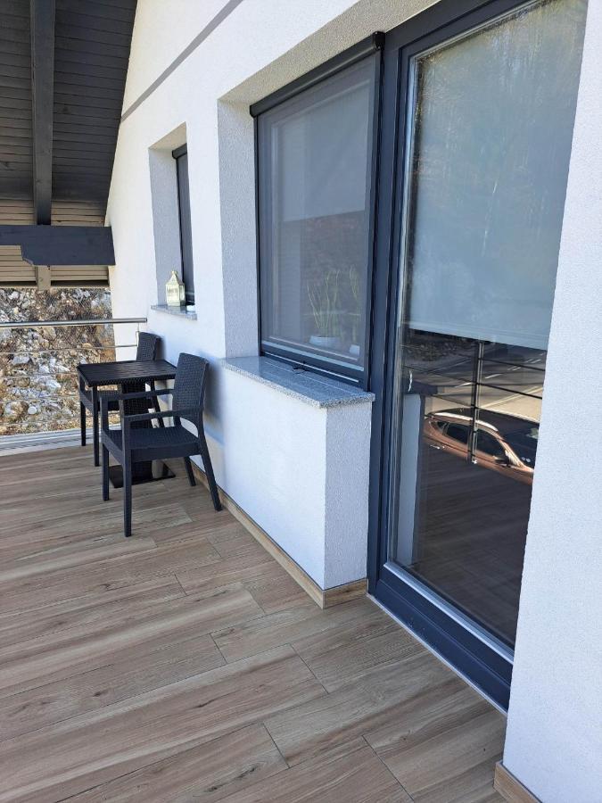 Apartmaji Tisa In Zana Rovte Екстер'єр фото