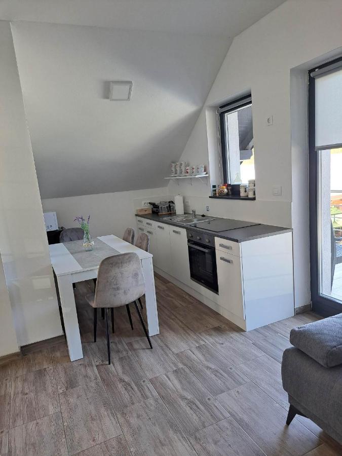Apartmaji Tisa In Zana Rovte Екстер'єр фото