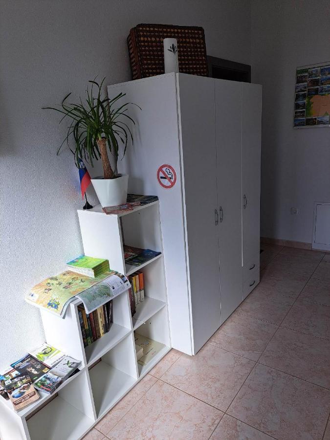 Apartmaji Tisa In Zana Rovte Екстер'єр фото